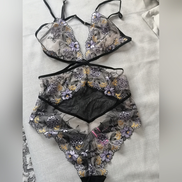 La Senza bodysuit, embroidered, L - Picture 2 of 5